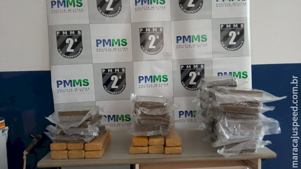 Dois menores são flagrados pela PM com mais de 30 kg de drogas no terminal rodoviário de Caarapó Dois menores são flagrados pela PM com mais de 30 kg de drogas no terminal rodoviário de Caarapó