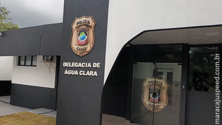 Ex-marido invade casa da ex e esfaqueia casal em frente às crianças em Água Clara Ex-marido invade casa da ex e esfaqueia casal em frente às crianças em Água Clara