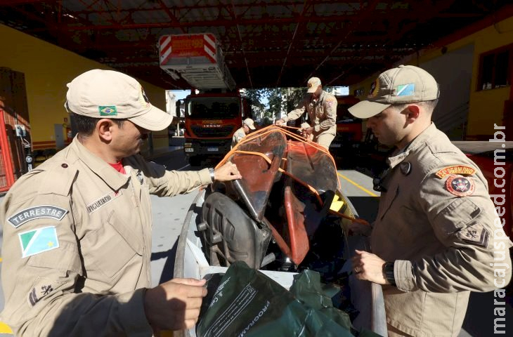 Governo envia primeira equipe de bombeiros militares para ajudar no salvamento de vítimas no RS Governo envia primeira equipe de bombeiros militares para ajudar no salvamento de vítimas no RS