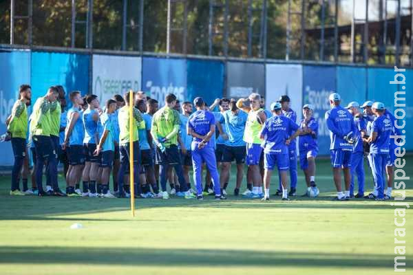 Grêmio discute plano para voltar aos treinos, mas mantém postura a favor da paralisação do Brasileirão Grêmio discute plano para voltar aos treinos, mas mantém postura a favor da paralisação do Brasileirão