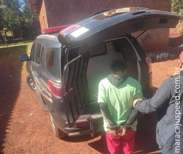 Homem é preso acusado de cravar faca nas costas da companheira, em Dourados Homem é preso acusado de cravar faca nas costas da companheira, em Dourados