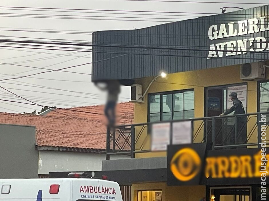 Homem é socorrido após cair da sacada de galeria em Coxim Homem é socorrido após cair da sacada de galeria em Coxim
