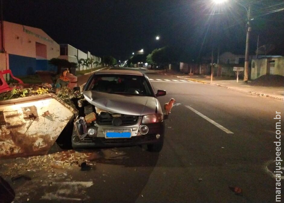 Idoso bate carro em caçamba e admite Idoso bate carro em caçamba e admite