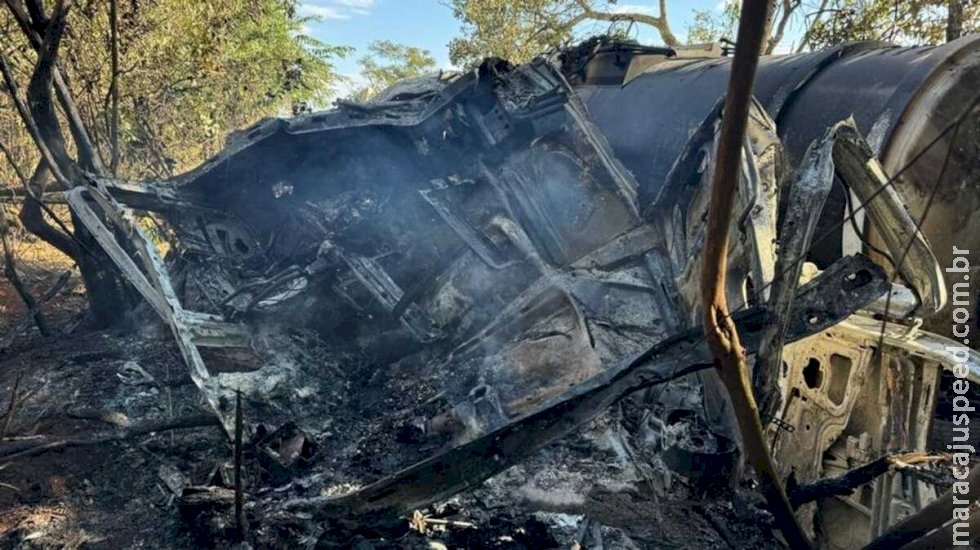 Incêndio destrói cabine de carreta que transportava álcool em MS Incêndio destrói cabine de carreta que transportava álcool em MS