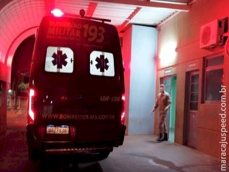 Jovem tenta matar companheira a facadas e acaba baleado ao tentar fugir da polícia Jovem tenta matar companheira a facadas e acaba baleado ao tentar fugir da polícia