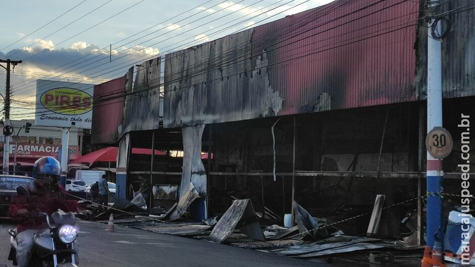 Mercado pega fogo e tem fachada completamente destruída no São Jorge da Lagoa Mercado pega fogo e tem fachada completamente destruída no São Jorge da Lagoa