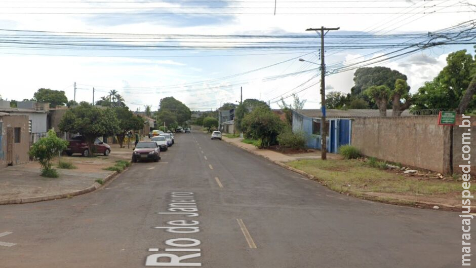 Morador tem casa invadida por grupo, é espancado e tem casa incendiada no Monte Castelo Morador tem casa invadida por grupo, é espancado e tem casa incendiada no Monte Castelo