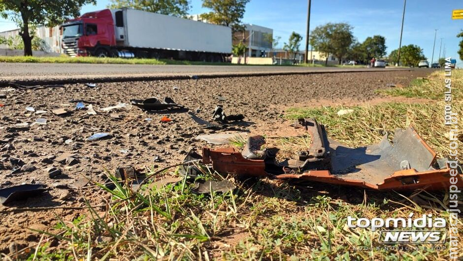 Motociclista na contramão bate em carro de aplicativo e morre no Universitário Motociclista na contramão bate em carro de aplicativo e morre no Universitário