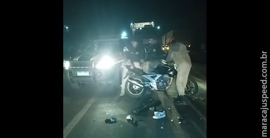 Motociclista que bateu em carreta teve perna esmagada em Dourados Motociclista que bateu em carreta teve perna esmagada em Dourados
