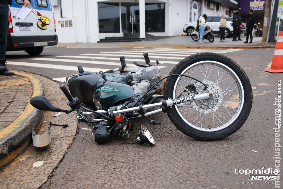 Motociclistas são arremessados em batida na Zahran Motociclistas são arremessados em batida na Zahran