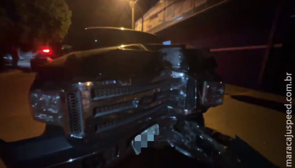 Motorista abandona caminhonete após bater em poste em Nova Alvorada do Sul