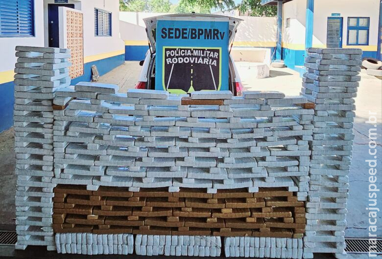 Motorista dá meia volta e abandona veículo com mais de 500kg de maconha Motorista dá meia volta e abandona veículo com mais de 500kg de maconha