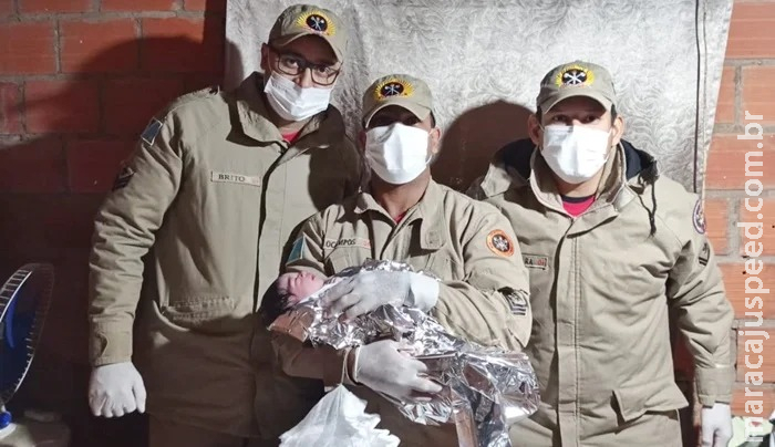 Mulher entra em trabalho de parto em casa e Bombeiros auxiliam no nascimento em São Gabriel do Oeste Mulher entra em trabalho de parto em casa e Bombeiros auxiliam no nascimento em São Gabriel do Oeste