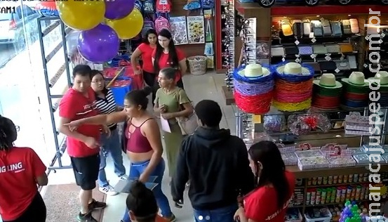 Mulheres são flagradas furtando produtos de loja em Nova Andradina Mulheres são flagradas furtando produtos de loja em Nova Andradina