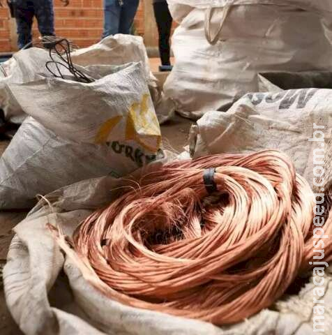 Operadoras pedem socorro ao Governo após perderem R$ 42 milhões com furtos de fios em MS Operadoras pedem socorro ao Governo após perderem R$ 42 milhões com furtos de fios em MS