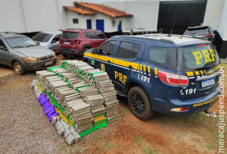 Polícia aprende quase 2t de maconha após perseguição Polícia aprende quase 2t de maconha após perseguição