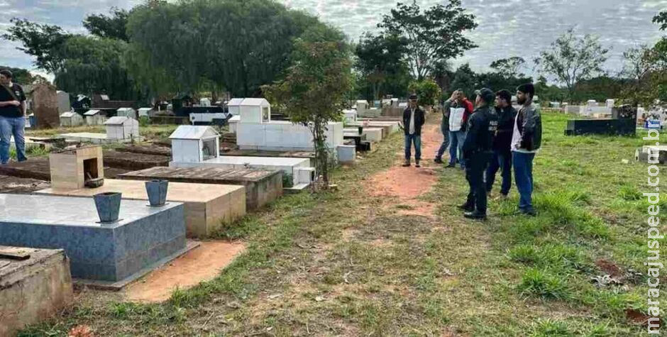 Polícia faz diligência em cemitério para localizar autores de furto de cadáveres em Ponta Porã Polícia faz diligência em cemitério para localizar autores de furto de cadáveres em Ponta Porã