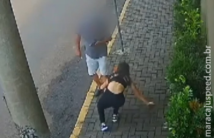 Suspeita de jogar ácido em mulher em saída de academia é presa no PR Suspeita de jogar ácido em mulher em saída de academia é presa no PR