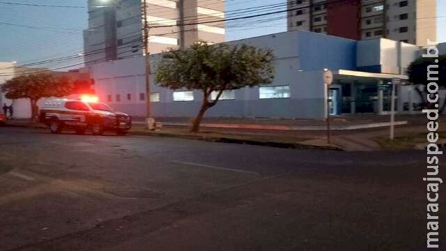 Trio invade banco e um é morto pela polícia em Três Lagoas Trio invade banco e um é morto pela polícia em Três Lagoas