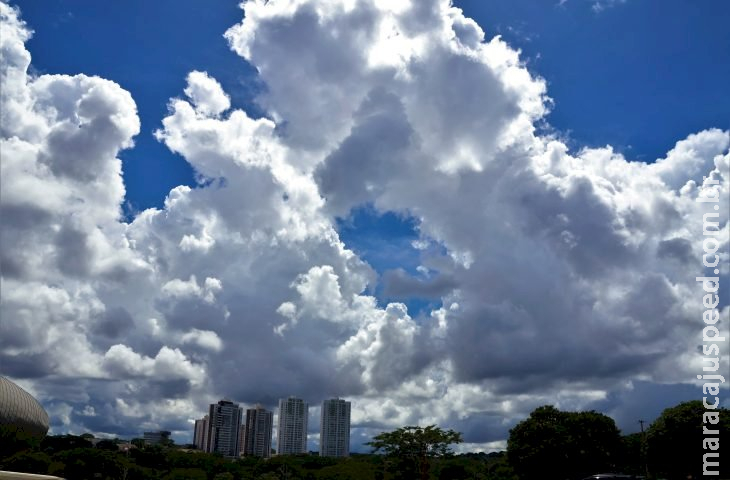 Aumento de nebulosidade e pequena chance de chuva são destaques na previsão desta quinta