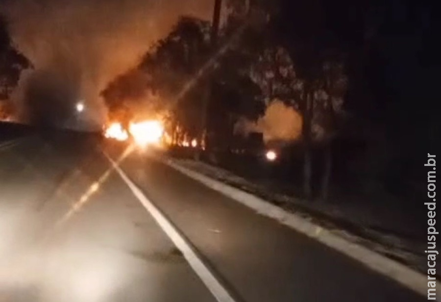 Batida entre caminhão e carreta deixa dois gravemente feridos em Nova Alvorada do Sul Batida entre caminhão e carreta deixa dois gravemente feridos em Nova Alvorada do Sul
