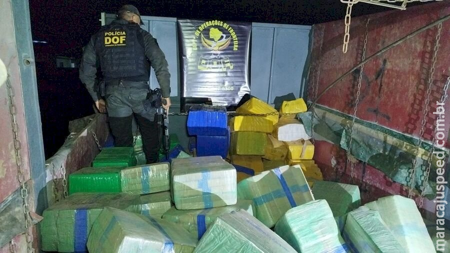 Caminhão com toneladas de drogas é apreendido na MS-164 Caminhão com toneladas de drogas é apreendido na MS-164