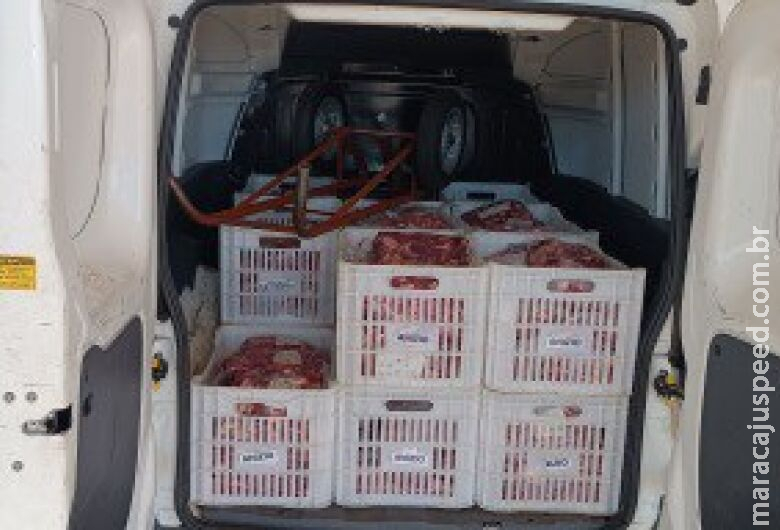 Carga irregular de mais de 400kg de carne que iria para escolas é apreendida Carga irregular de mais de 400kg de carne que iria para escolas é apreendida