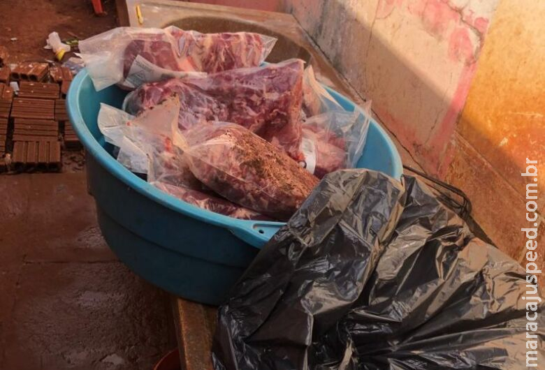 Carne furtada que seria usada para merenda em escola é recuperada pela polícia Carne furtada que seria usada para merenda em escola é recuperada pela polícia