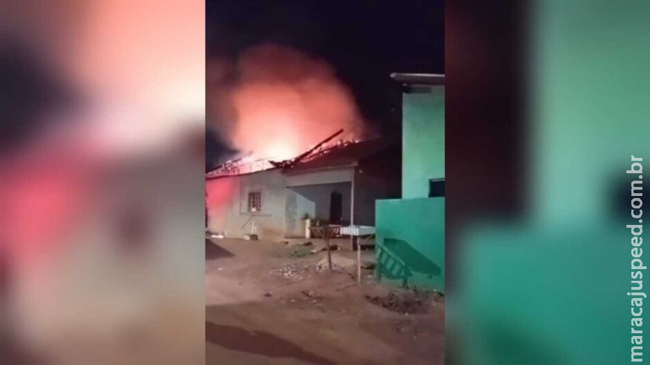 Casa é incendiada e moradora aponta ex-namorado como suspeito: Casa é incendiada e moradora aponta ex-namorado como suspeito: