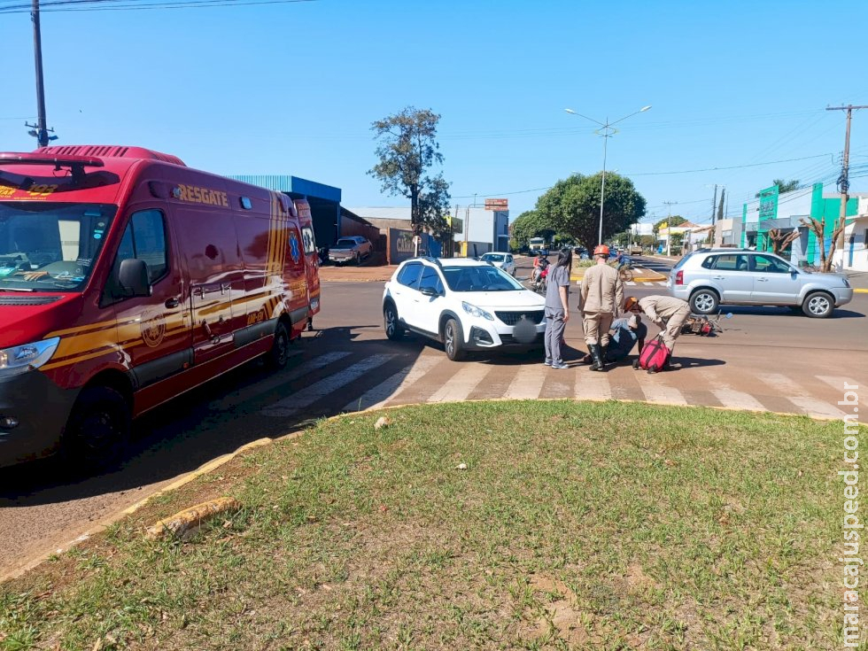 Casal indígena é socorrido após acidente entre carro e moto em Caarapó Casal indígena é socorrido após acidente entre carro e moto em Caarapó