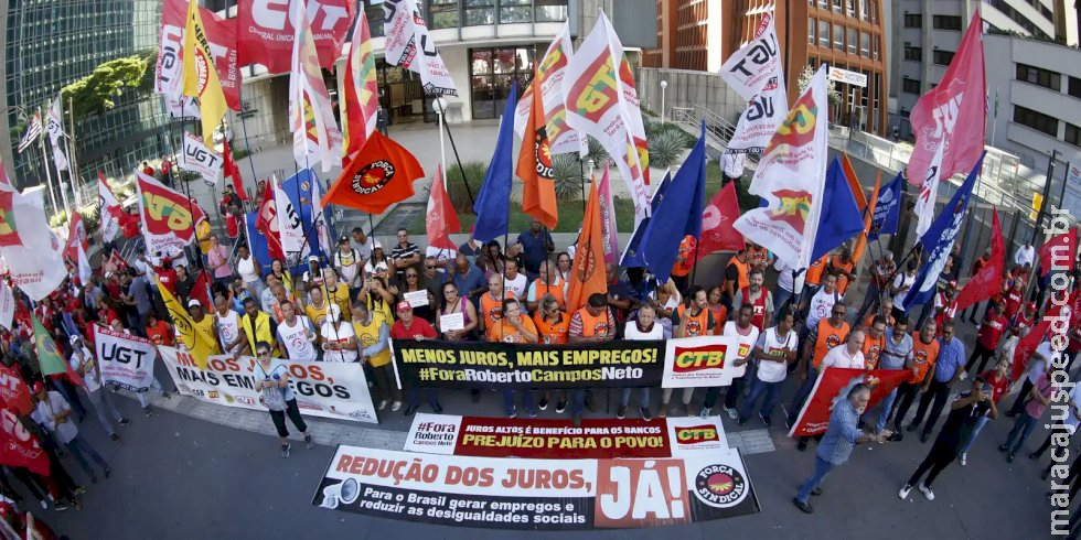 Centrais sindicais promovem em São Paulo ato pela queda dos juros Centrais sindicais promovem em São Paulo ato pela queda dos juros