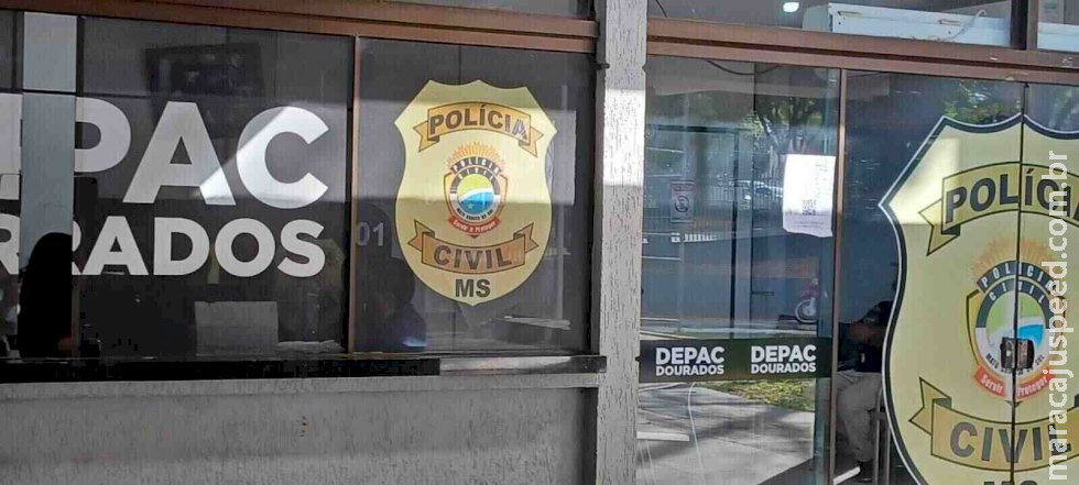 Com ‘diabo no corpo’, mulher ataca policiais após chamar vizinha de ‘nega suja e imunda’ Com ‘diabo no corpo’, mulher ataca policiais após chamar vizinha de ‘nega suja e imunda’