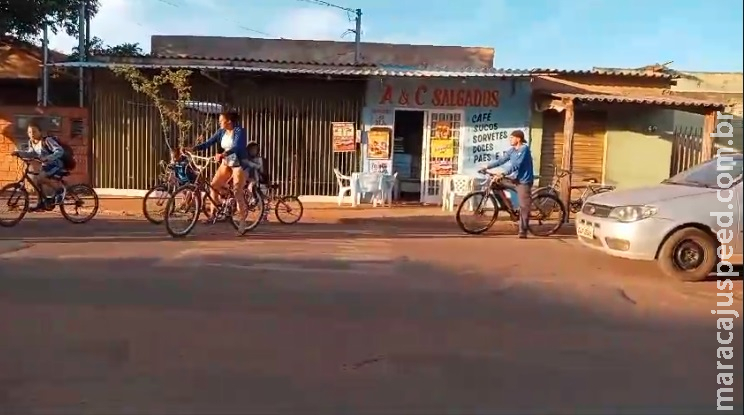 Crianças são atropeladas e mães têm medo em rua de escola no Jd. das Meninas