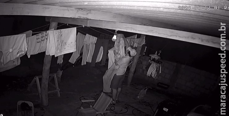 Criminoso é flagrado por câmera furtando roupas de varal em Camapuã