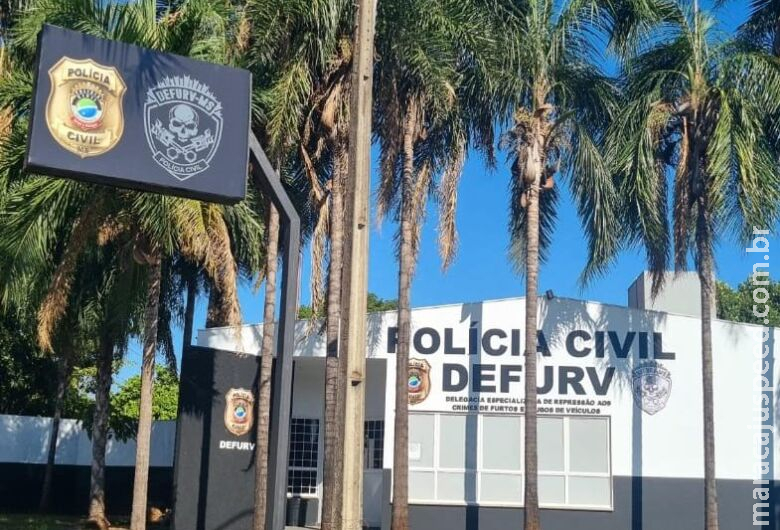 Dupla é presa por roubo e carro é recuperado na Capital Dupla é presa por roubo e carro é recuperado na Capital
