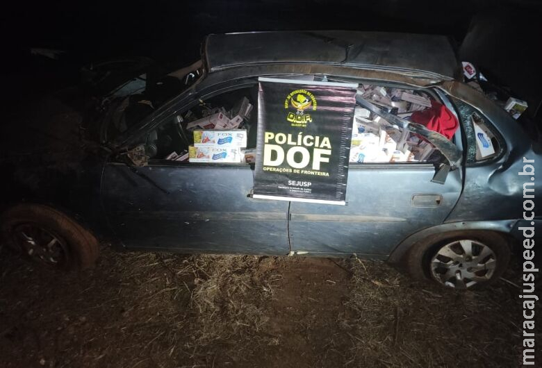 Durante perseguição, motorista capota veículo carregado com cigarros contrabandeados Durante perseguição, motorista capota veículo carregado com cigarros contrabandeados