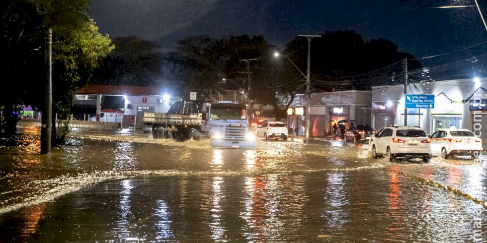 Enchentes no RS causaram prejuízos de R$ 3,32 bilhões ao varejo Enchentes no RS causaram prejuízos de R$ 3,32 bilhões ao varejo