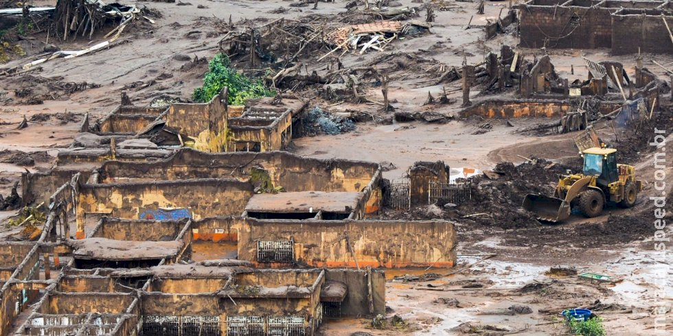 Governos querem R$ 109 bi de empresas por danos em desastre de Mariana Governos querem R$ 109 bi de empresas por danos em desastre de Mariana