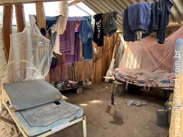 Grupo de 10 pessoas é resgatado de trabalho escravo em Corumbá Grupo de 10 pessoas é resgatado de trabalho escravo em Corumbá