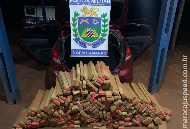 Homem é preso com drogas após tentar fugir de abordagem policial Homem é preso com drogas após tentar fugir de abordagem policial