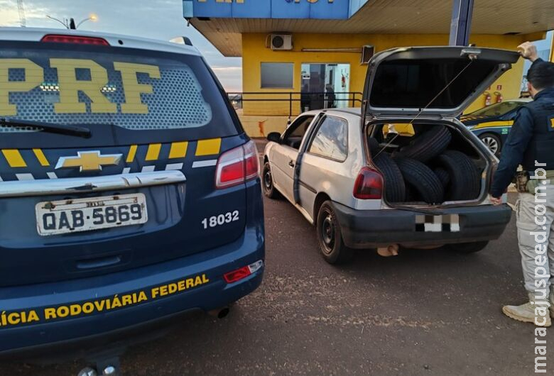 Homem é preso transportando 48 pneus comprados no Paraguai Homem é preso transportando 48 pneus comprados no Paraguai