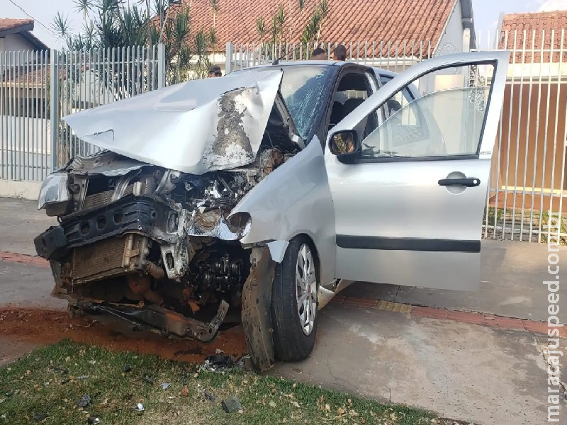 Idoso passa mal e bate em poste na Avenida Duque de Caxias Idoso passa mal e bate em poste na Avenida Duque de Caxias
