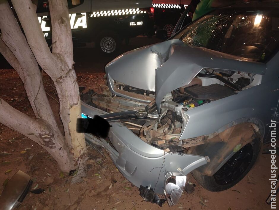 Jovem bêbado bate carro em árvore e tenta abandonar amigo ferido em Guia Lopes Jovem bêbado bate carro em árvore e tenta abandonar amigo ferido em Guia Lopes