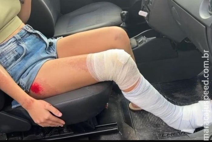 Jovem desconfia de motorista de app e se joga de carro em movimento Jovem desconfia de motorista de app e se joga de carro em movimento