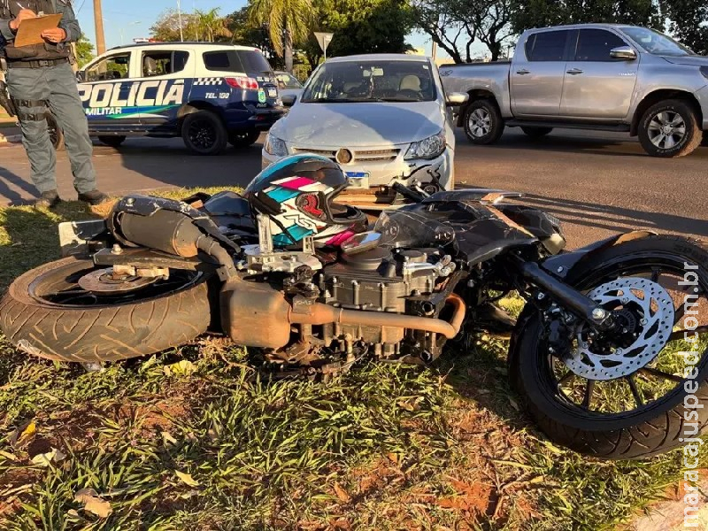 Motociclista sofre fratura na perna após ser arremessada em batida com carro em Ivinhema Motociclista sofre fratura na perna após ser arremessada em batida com carro em Ivinhema