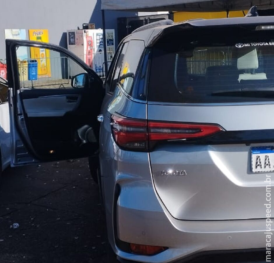 Motorista de Toyota com placa fria é parado e garante: Motorista de Toyota com placa fria é parado e garante: