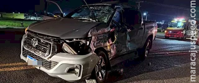 Motorista morre em acidente entre caminhonete e carreta na BR-163 Motorista morre em acidente entre caminhonete e carreta na BR-163