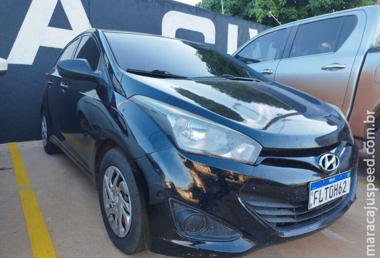 Mulher é presa em flagrante conduzindo veículo com placa adulterada Mulher é presa em flagrante conduzindo veículo com placa adulterada