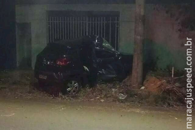 Mulher pega carro após ser agredida pelo marido e morre ao bater em poste em Campo Grande Mulher pega carro após ser agredida pelo marido e morre ao bater em poste em Campo Grande