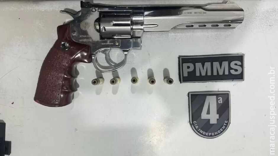 PM de folga impede menores encapuzados de assaltarem comércio em Chapadão do Sul PM de folga impede menores encapuzados de assaltarem comércio em Chapadão do Sul